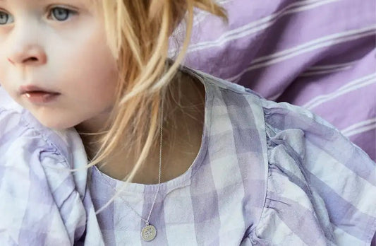 Lille heldig halskæde - hvid perlemor