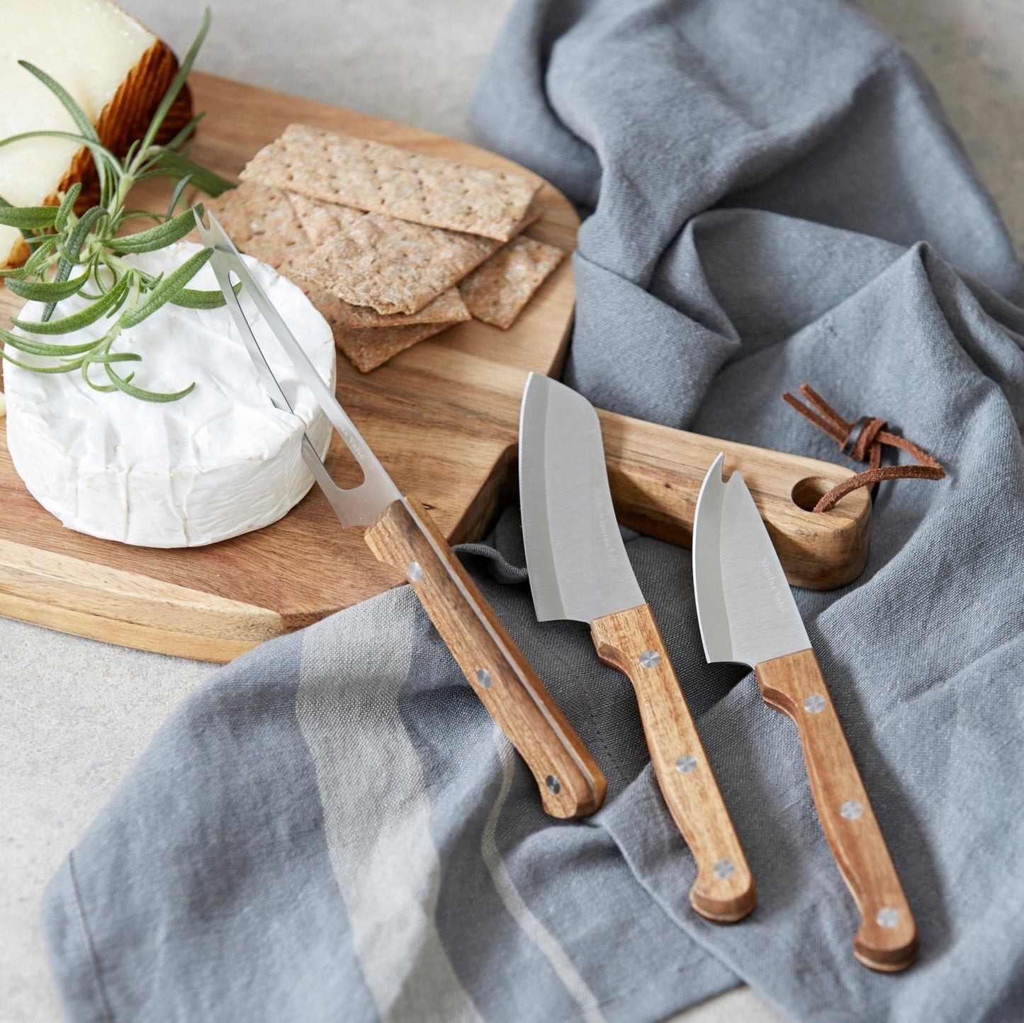 Cheese knife set