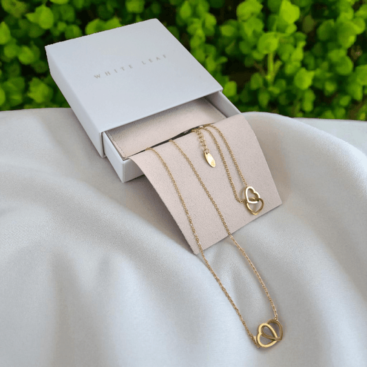 Smykkesett med lenket hjerter