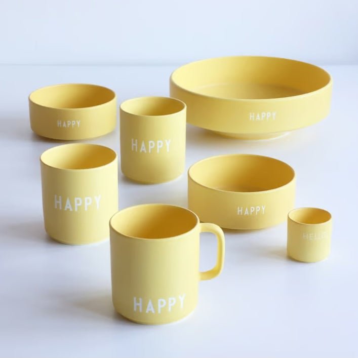 Kopp med teksten "Happy"