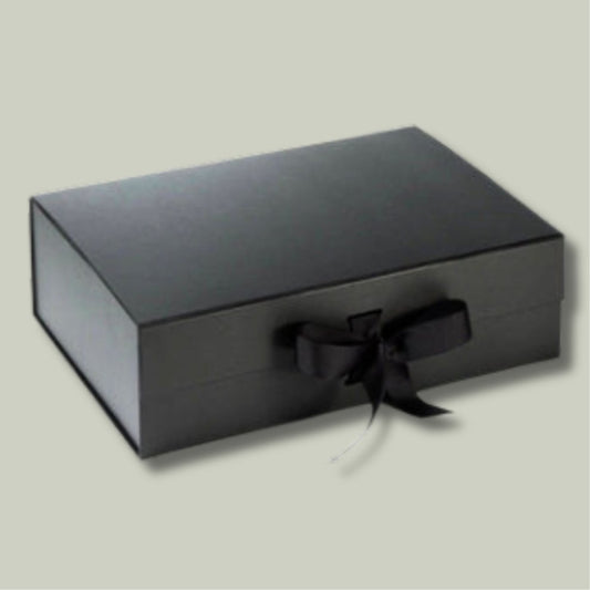 Magnetisk gaveæske med bånd