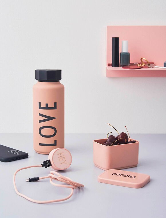 Termosflaske med teksten "Love"