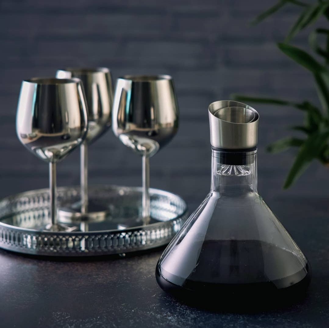 Carafe with aerator