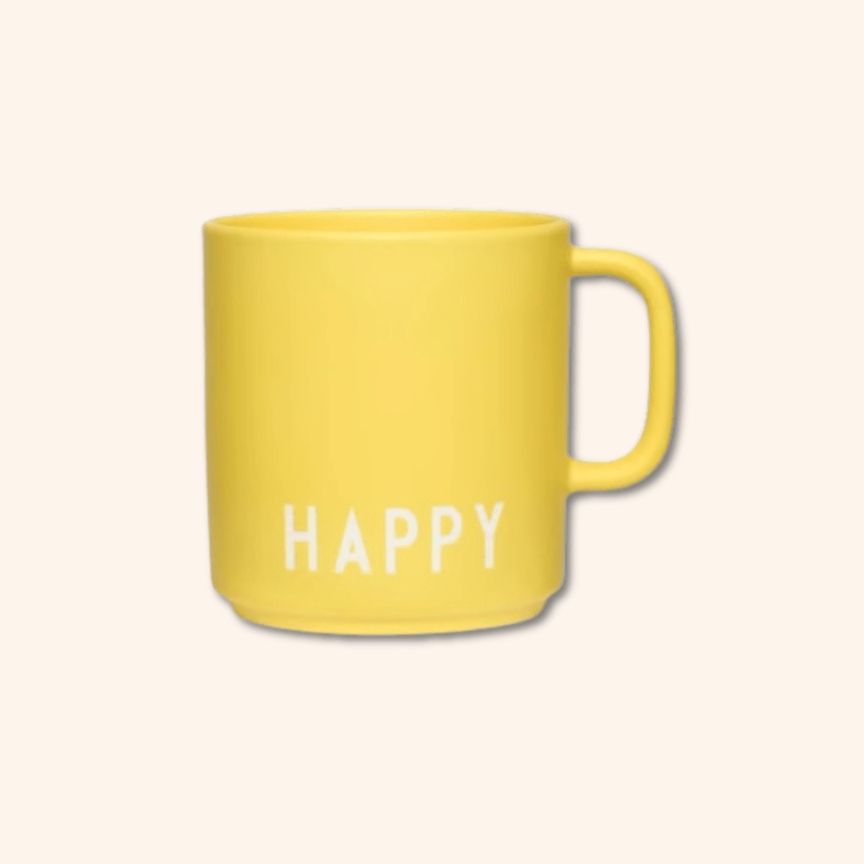 Kopp med teksten "Happy"