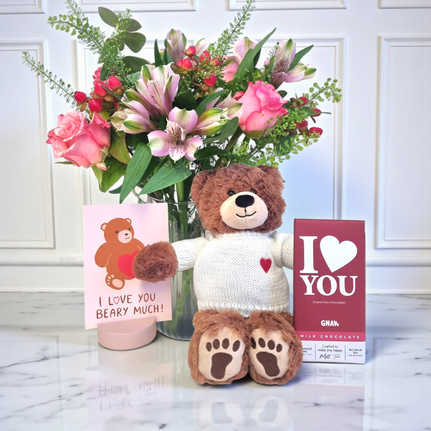 Sesongsbukett + bamse + sjokolade(store byer)