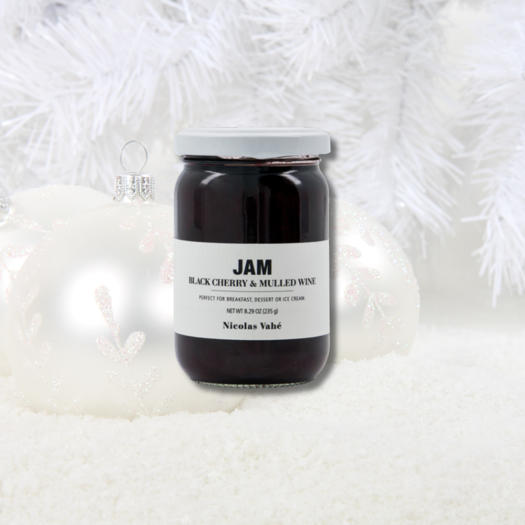 Jam with berries and mulled wine
