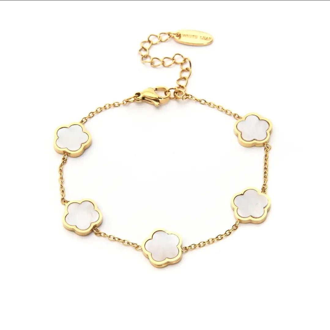 Jewelery sets of flower details in mother of pearl