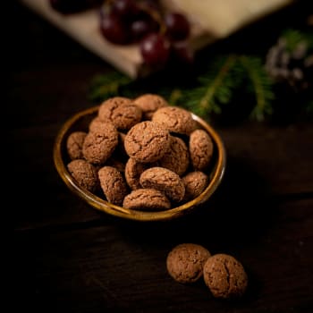 Gingerbread cookies with sea salt