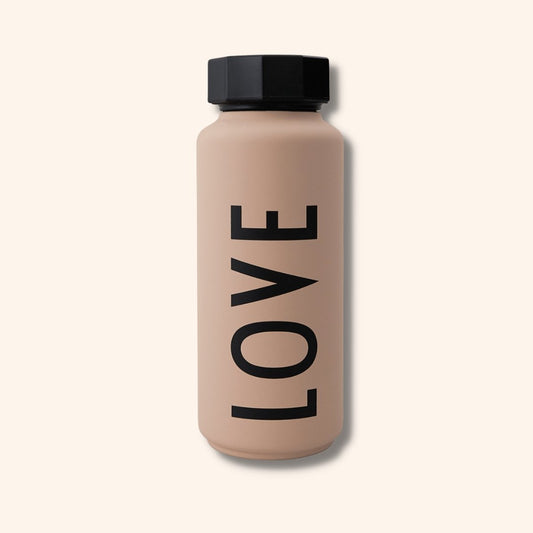 印有“爱”字样的保温瓶