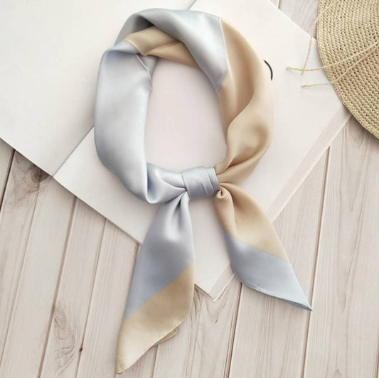Silketørklæde - lyseblå/creme